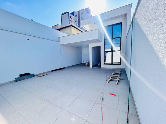 #6 - Casa para Venda em Contagem - MG - 3